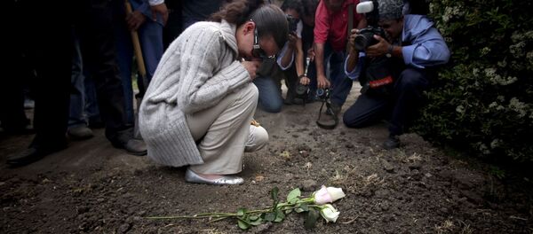 Lissette Farah durante el funeral de su hija, Paulette Gebara - Sputnik Mundo