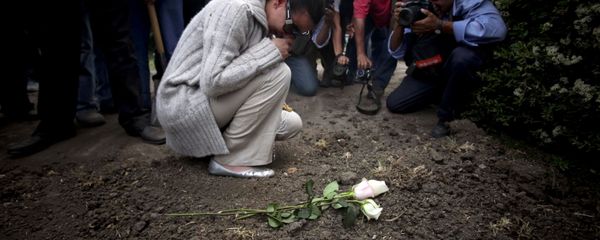 Lissette Farah durante el funeral de su hija, Paulette Gebara Lissette Farah durante el funeral de su hija, Paulette Gebara - Sputnik Mundo