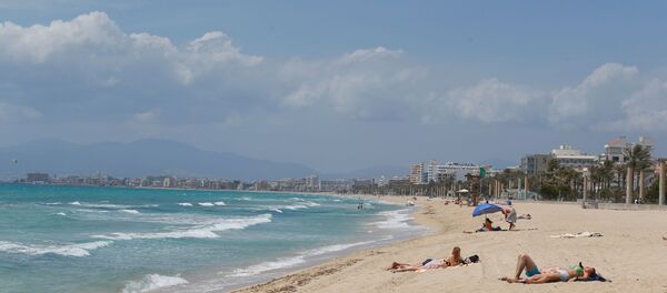 Una playa en la Palma de Mallorca, España - Sputnik Mundo