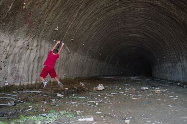 Ingeniería popular se impone para conseguir agua en Caracas | Vídeos, fotos - Sputnik Mundo