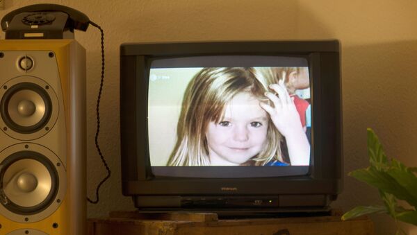 Imagen de Madeleine McCann en un televisor - Sputnik Mundo