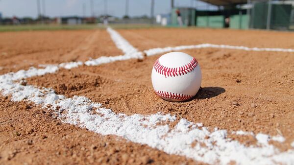 Una pelota de béisbol  - Sputnik Mundo