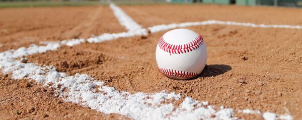 Una pelota de béisbol  - Sputnik Mundo