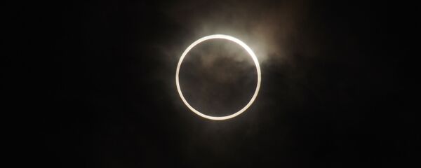 Un eclipse solar anular (imagen referencial) - Sputnik Mundo