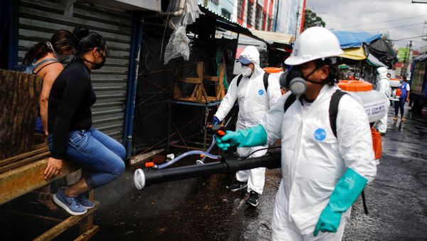 Desinfección de las calles en San Salvador Desinfección de las calles en San Salvador - Sputnik Mundo