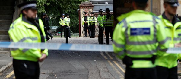 Agentes de la Policía en el lugar del incidente en Reading Agentes de la Policía en el lugar del incidente en Reading - Sputnik Mundo