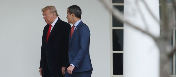 El presidente de los EEUU, Donald Trump, junto al diputado opositor venezolano, Juan Guaidó - Sputnik Mundo