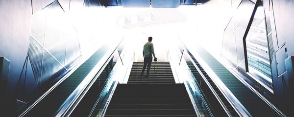 Escaleras de metro - Sputnik Mundo