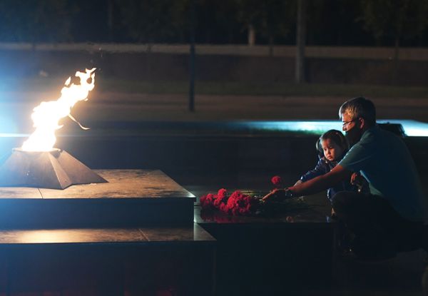 Rusia enciende velas y organiza actos conmemorativos para recordar el inicio de la guerra

 - Sputnik Mundo