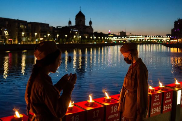 Rusia enciende velas y organiza actos conmemorativos para recordar el inicio de la guerra

 - Sputnik Mundo