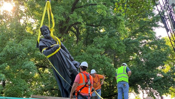 Estatua de Cristóbal Colón en Tower Grove Park, Missouri, EEUU Estatua de Cristóbal Colón en Tower Grove Park, Missouri, EEUU - Sputnik Mundo