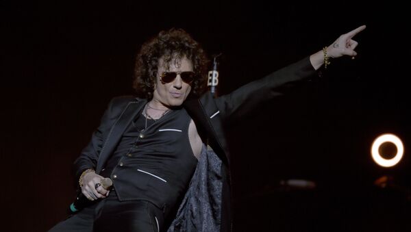 El cantante Enrique Bunbury durante un concierto de México en 2019 - Sputnik Mundo