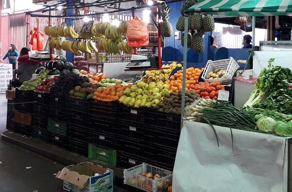 La Vega Central, tradicional mercado de abasto de Santiago se adapta al COVID-19 - Sputnik Mundo