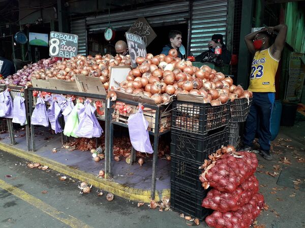 La Vega Central, tradicional mercado de abasto de Santiago se adapta al COVID-19 - Sputnik Mundo