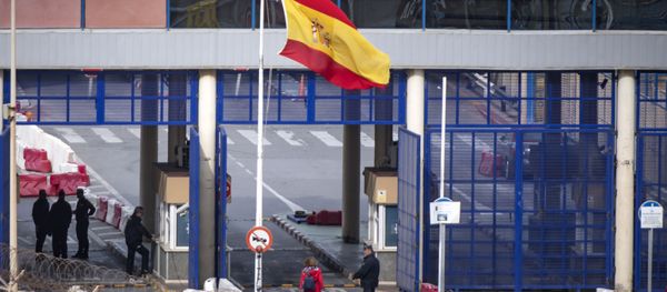 El paso fronterizo de Ceuta en la frontera entre Marruecos y España El paso fronterizo de Ceuta en la frontera entre Marruecos y España - Sputnik Mundo