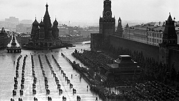 Histórico e inolvidable: así fue el primer Desfile de la Victoria - Sputnik Mundo