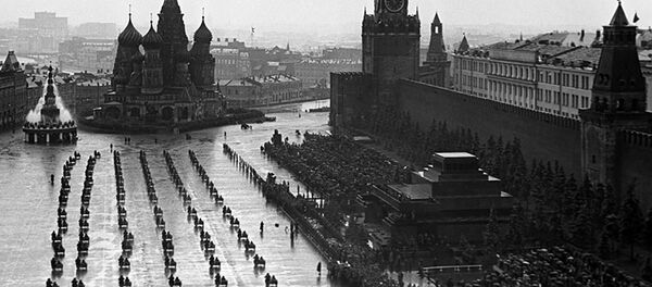 Histórico e inolvidable: así fue el primer Desfile de la Victoria Histórico e inolvidable: así fue el primer Desfile de la Victoria - Sputnik Mundo