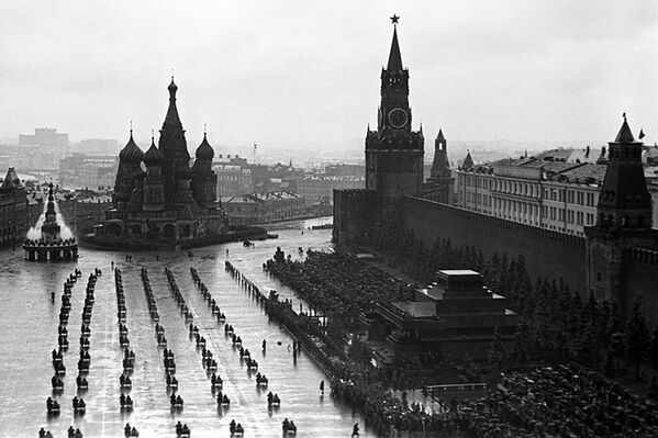 Histórico e inolvidable: así fue el primer Desfile de la Victoria - Sputnik Mundo