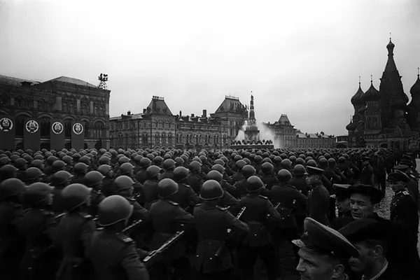 Histórico e inolvidable: así fue el primer Desfile de la Victoria - Sputnik Mundo