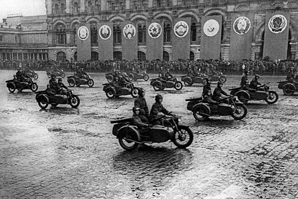 Histórico e inolvidable: así fue el primer Desfile de la Victoria - Sputnik Mundo