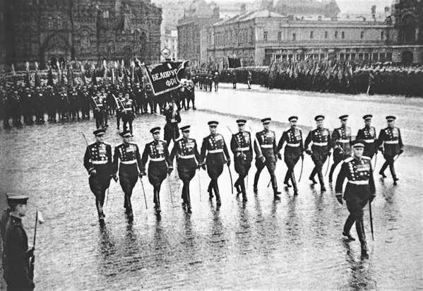 Histórico e inolvidable: así fue el primer Desfile de la Victoria - Sputnik Mundo
