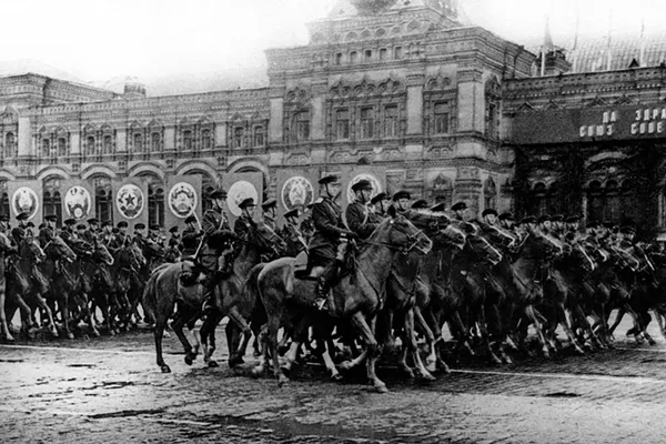 Histórico e inolvidable: así fue el primer Desfile de la Victoria - Sputnik Mundo