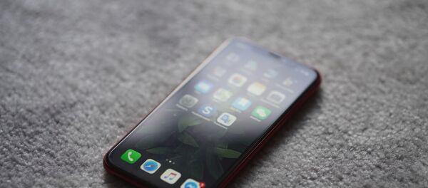 Un teléfono en el sol - Sputnik Mundo