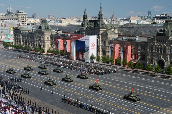 Moscú celebra un grandioso desfile por el 75 aniversario de la victoria sobre el nazismo Moscú celebra un grandioso desfile por el 75 aniversario de la victoria sobre el nazismo - Sputnik Mundo