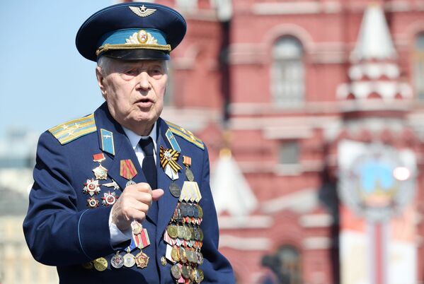 Moscú celebra un grandioso desfile por el 75 aniversario de la victoria sobre el nazismo Moscú celebra un grandioso desfile por el 75 aniversario de la victoria sobre el nazismo - Sputnik Mundo