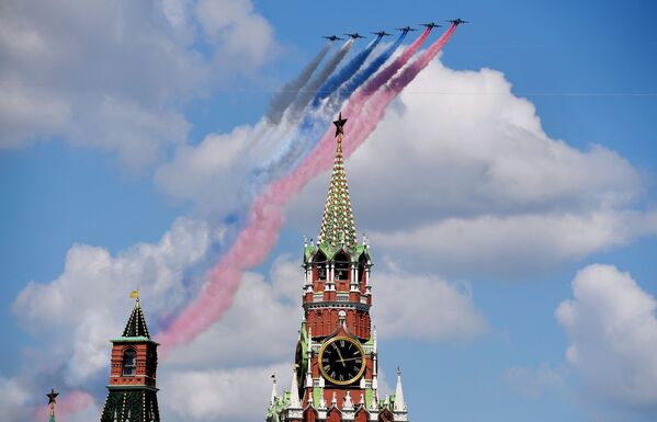 Moscú celebra un grandioso desfile por el 75 aniversario de la victoria sobre el nazismo Moscú celebra un grandioso desfile por el 75 aniversario de la victoria sobre el nazismo - Sputnik Mundo