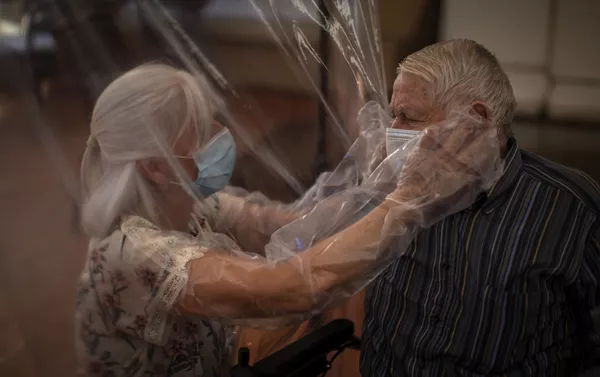 Reencuentro de Dolores Reyes y su padre después de cuatro meses separados Reencuentro de Dolores Reyes y su padre después de cuatro meses separados - Sputnik Mundo