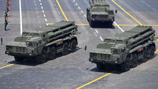 Los lanzacohetes múltiples Tornado-S en el Desfile de la Victoria 2020 - Sputnik Mundo