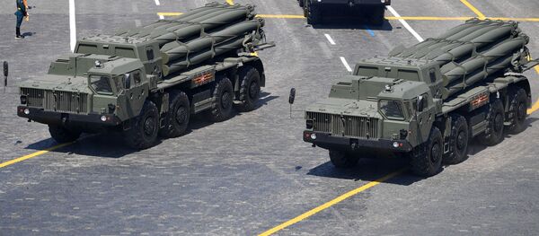 Los lanzacohetes múltiples Tornado-S en el Desfile de la Victoria 2020 - Sputnik Mundo