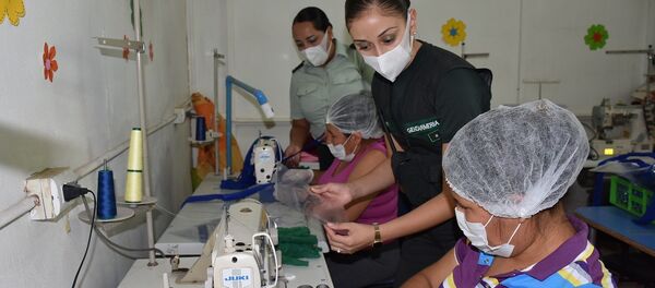 Reclusas y funcionarios del Centro de Estudio y Trabajo del Centro de Cumplimiento Penitenciario de Iquique - Sputnik Mundo