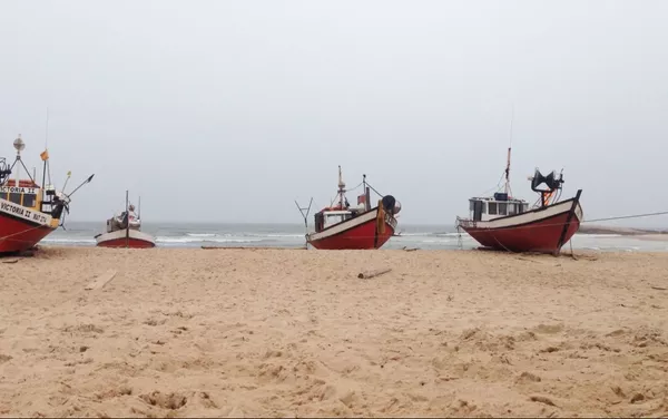 Chalanas de los pescadores de Punta del Diablo, Rocha, Uruguay - Sputnik Mundo