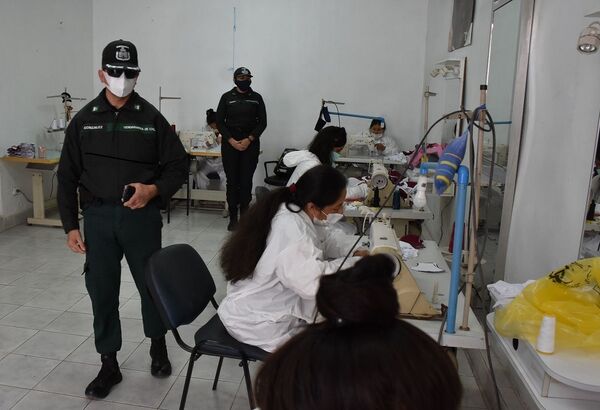 Así combaten las reclusas chilenas la pandemia de COVID-19 - Sputnik Mundo