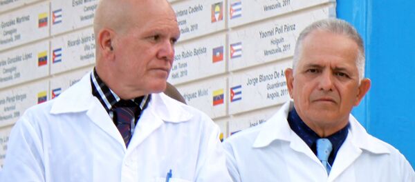 Rubén Carballo (derecha), enfermero cubano que integró Brigada Médica de Cuba en Lombardía, Italia Rubén Carballo (derecha), enfermero cubano que integró Brigada Médica de Cuba en Lombardía, Italia - Sputnik Mundo