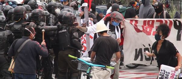 Protestan contra recortes presupuestarios y despidos en Ecuador - Sputnik Mundo