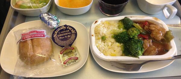 La comida en un avión - Sputnik Mundo