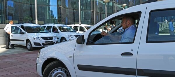 Unos autos Lada - Sputnik Mundo