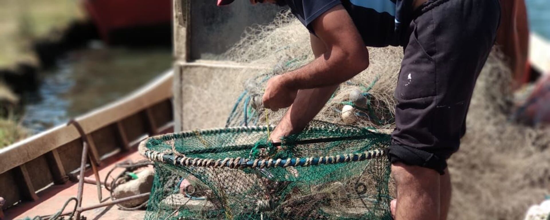 Jaula circular lista para salir a pescar en Barra de Valizas con los pescadores artesanales, Rocha, Uruguay - Sputnik Mundo, 1920, 25.06.2020