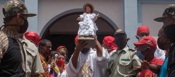 Pobladores de Curiepe resistieron para celebrar sus fiestas de San Juan a pesar de la pandemia por COVID-19 Pobladores de Curiepe resistieron para celebrar sus fiestas de San Juan a pesar de la pandemia por COVID-19 - Sputnik Mundo