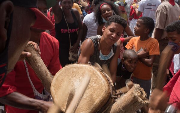 Pobladores de Curiepe resistieron para celebrar sus fiestas de San Juan a pesar de la pandemia por COVID-19 - Sputnik Mundo