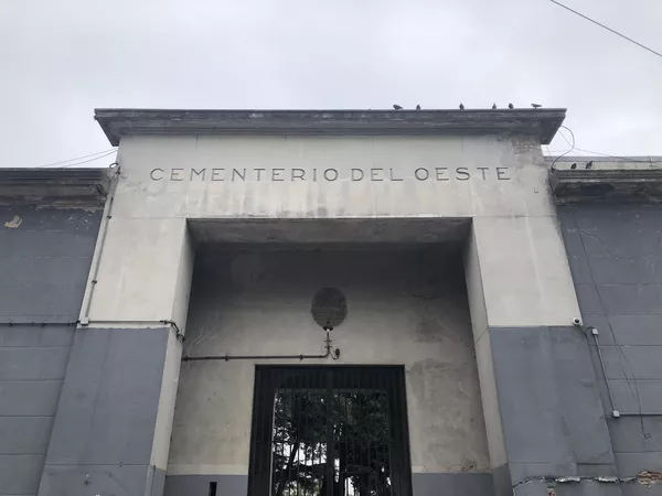 Sin velorios ni despedidas: tristeza en Argentina por la restricción a los funerales Sin velorios ni despedidas: tristeza en Argentina por la restricción a los funerales - Sputnik Mundo