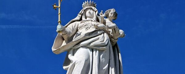 La estatua de la Virgen María con Jesús - Sputnik Mundo