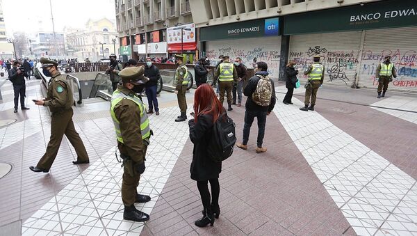 Carabineros en Santiago de Chile - Sputnik Mundo