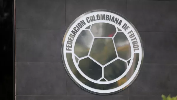 Escudo de la Federación Colombiana de Fútbol en su sede - Sputnik Mundo