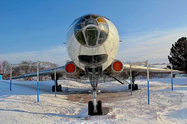 Un 'hobby' único: esta joven rusa restaura el primer avión reactor comercial de la URSS | Vídeo, fotos - Sputnik Mundo