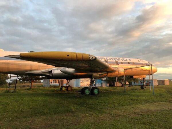 Un 'hobby' único: esta joven rusa restaura el primer avión reactor comercial de la URSS | Vídeo, fotos - Sputnik Mundo