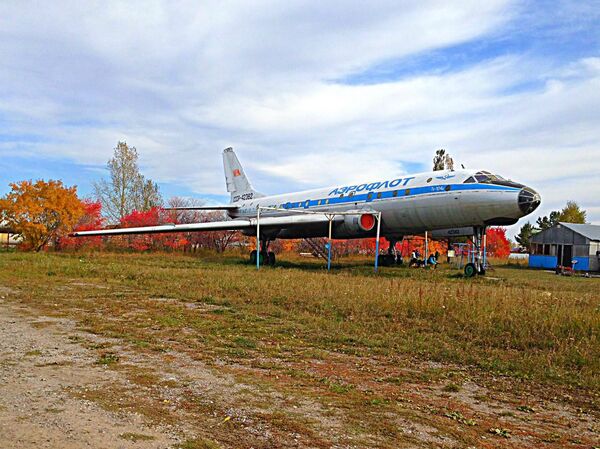 Un 'hobby' único: esta joven rusa restaura el primer avión reactor comercial de la URSS | Vídeo, fotos - Sputnik Mundo